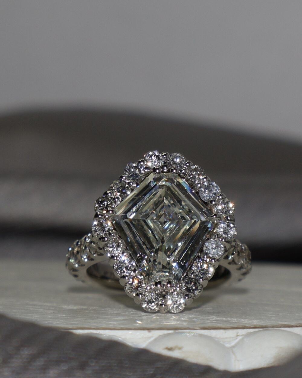 14k White Gold Kite Diamond Ring W/GIA Cert 7.7G / 2.99ct /sz5